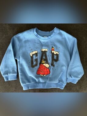 GAP Kids Light Blue Crewneck Sweatshirt with Winter Bear Graphic